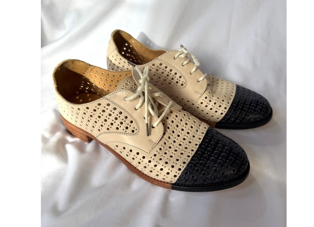 The Office of Angela Scott Gabrielle Leather Cream Navy Toe Oxford Shoes 38
